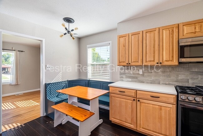 Building Photo - 2245 S King St