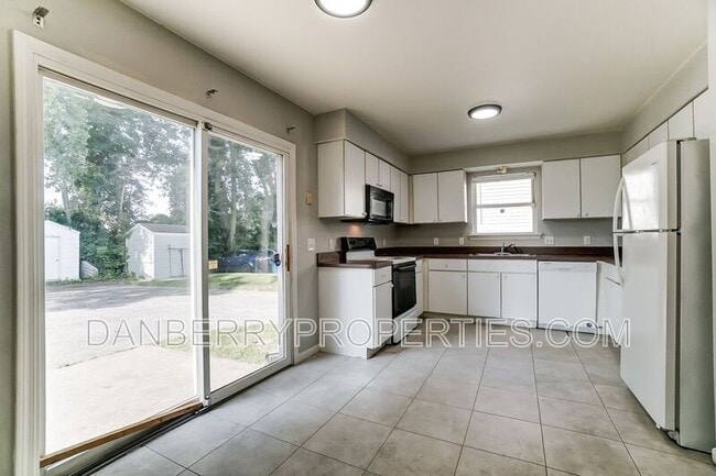 Building Photo - 3565 Turret Green Dr