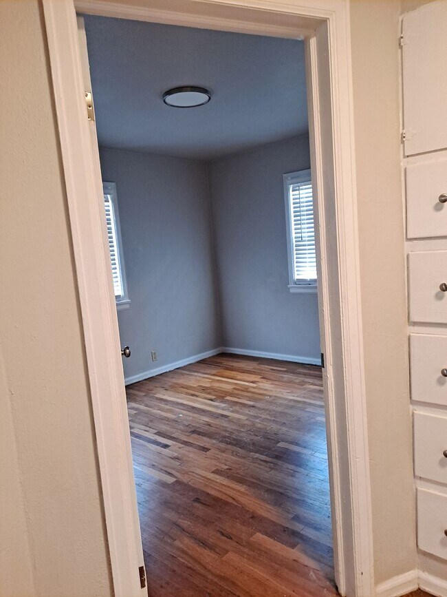 Building Photo - 431 W Grant Ave