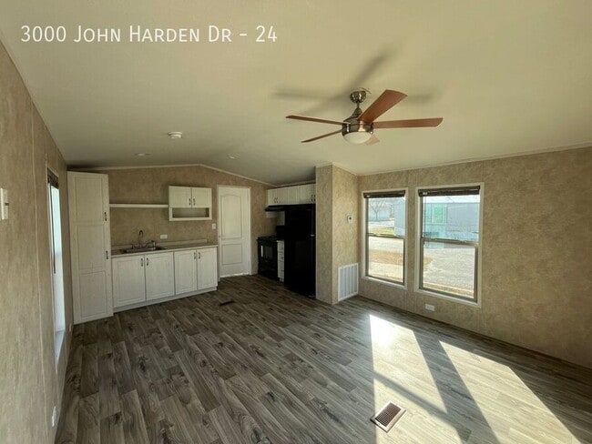 Building Photo - 3000 John Harden Dr