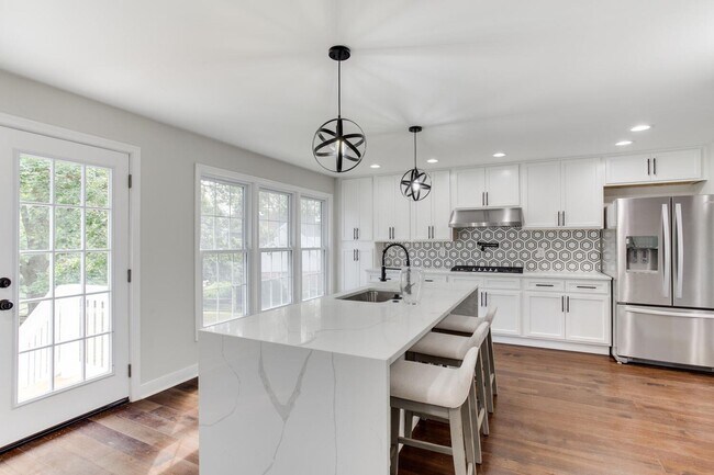 Building Photo - Fabulously Renovated 4 Bedroom, 3.5 Bathroom Home In Close in Potomac!!