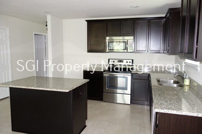 Building Photo - 824 Rivers Creek Ln