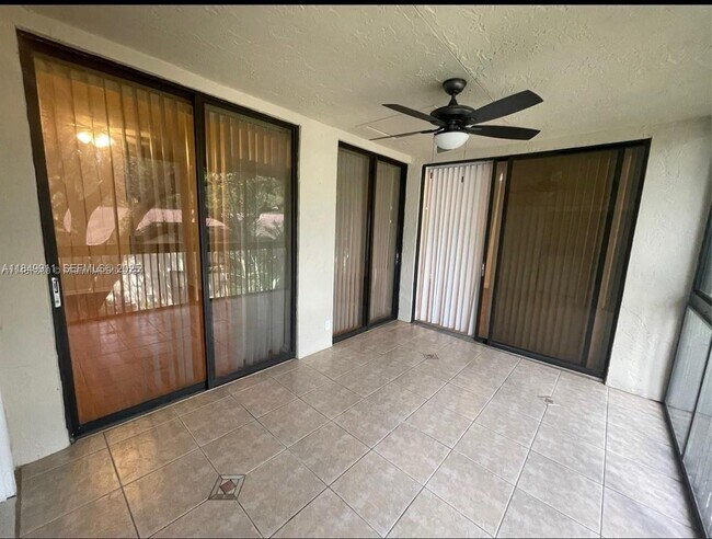 Building Photo - 4541 Carambola Cir S