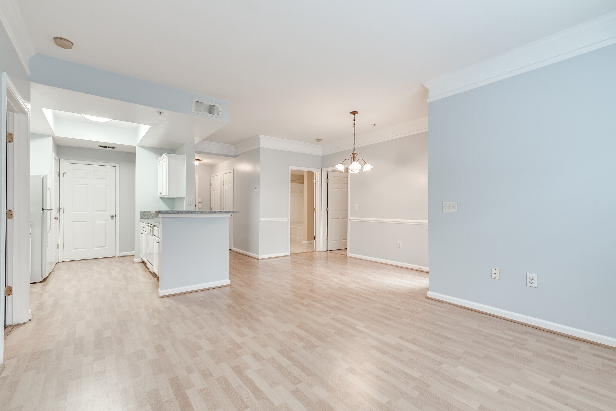 Building Photo - 2700 Pine Tree Rd NE