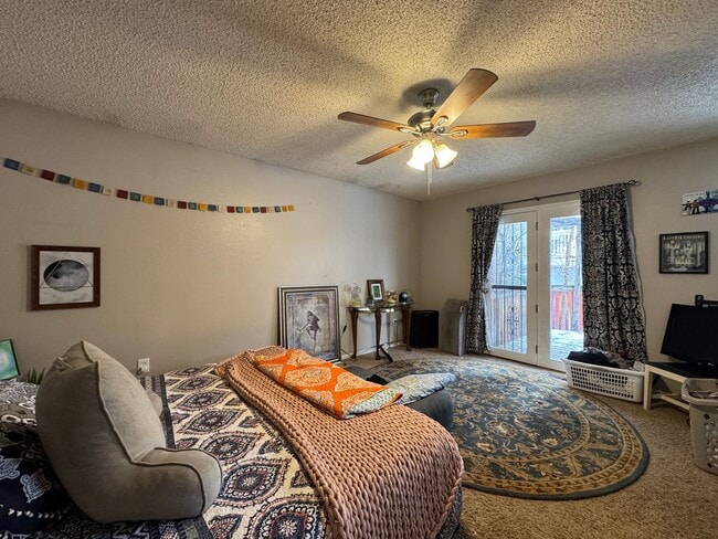 Building Photo - Great House