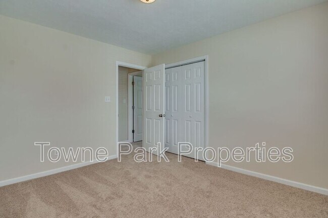 Building Photo - 1111 Hunters Cove