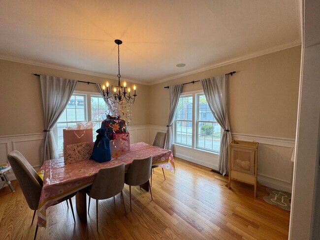 Building Photo - Waltham 3 bed 2.5 Bath