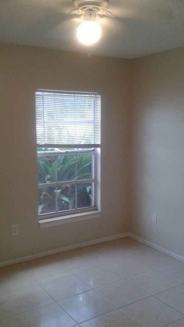 Building Photo - 3651 N Goldenrod Rd