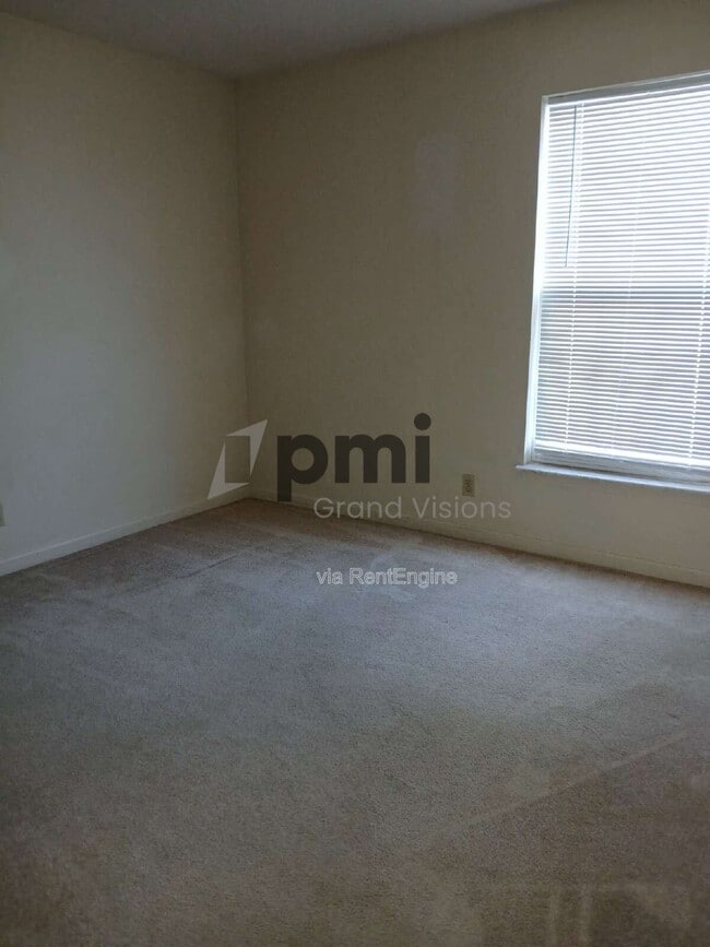 Building Photo - 1306 Arthur Ave