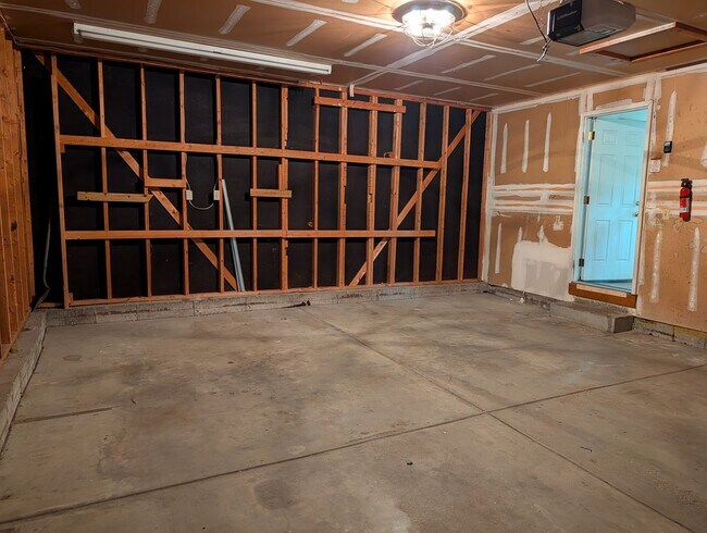 Building Photo - 3028 Deliverance Dr