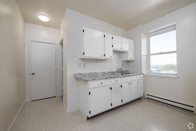 1BR, 1BA - 600SF - Kitchen - Palisades Apartments