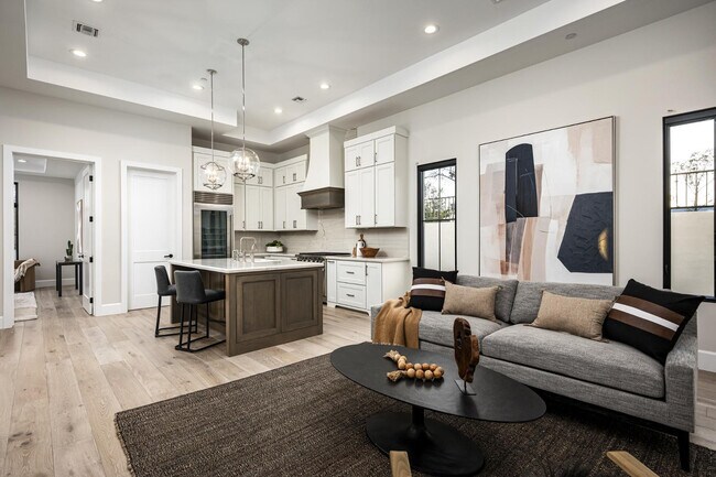 Building Photo - 6500 E Cactus Wren Rd