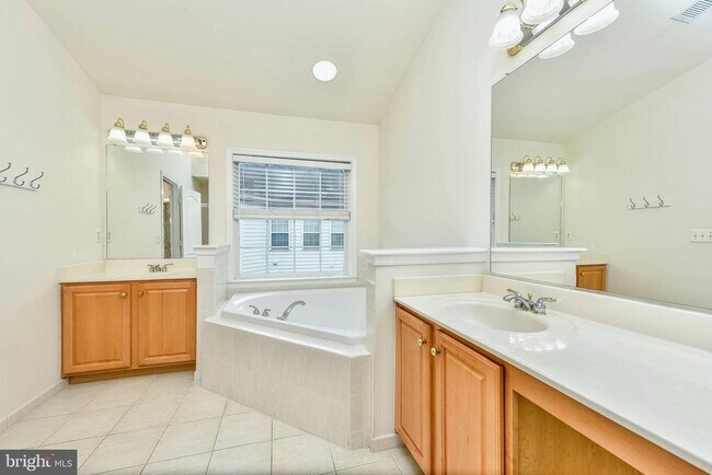 Building Photo - 8105 Quinn Terrace