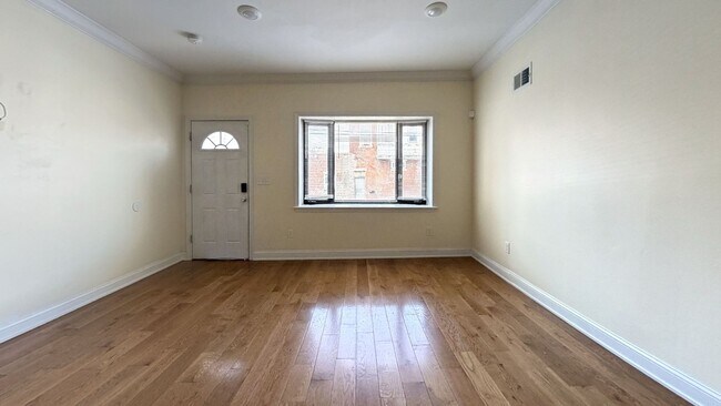 Building Photo - 1605 S 27th St