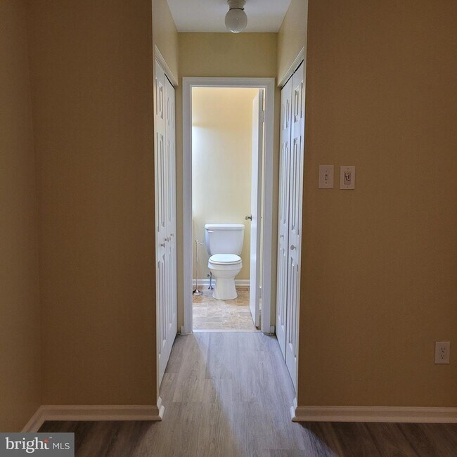 Building Photo - 1405 Huntingdon Mews