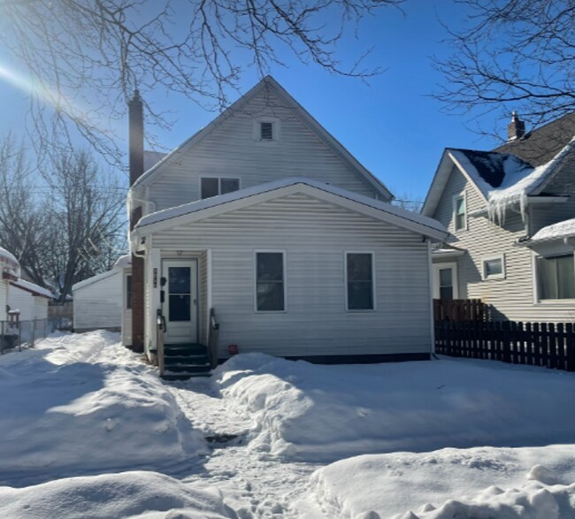 Primary Photo - 1212 Bush Ave