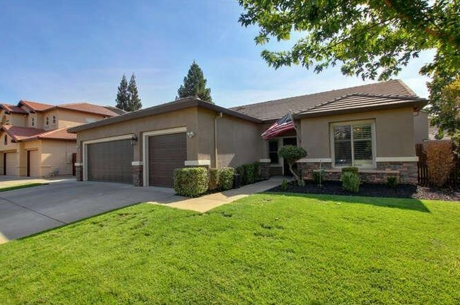 Building Photo - 1608 Bottlebrush Cir
