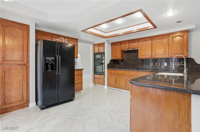 Building Photo - 2001 Madagascar Ln