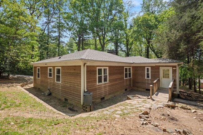 Building Photo - Royal Pines Cottage