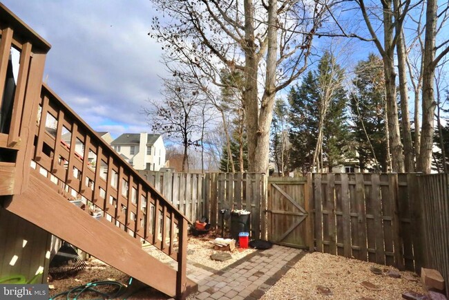 Building Photo - 6623 Skylemar Trail