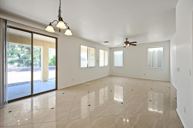 Building Photo - 1483 E Mia Ln