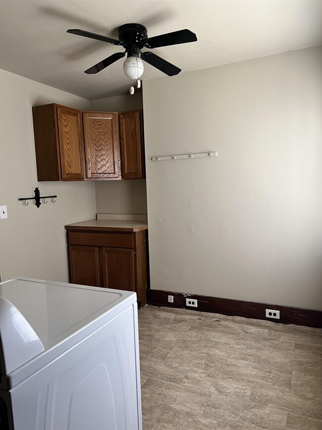 Building Photo - 906 S 7th St