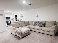 Building Photo - 711 SE 25th Dr