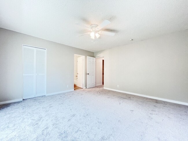 Building Photo - Pet Friendly Kaneohe Townhouse with A/C