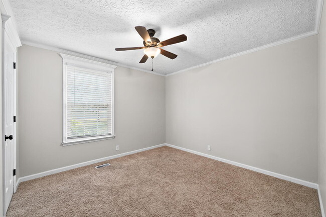Building Photo - Huge Corner Lot in Glen Oaks!