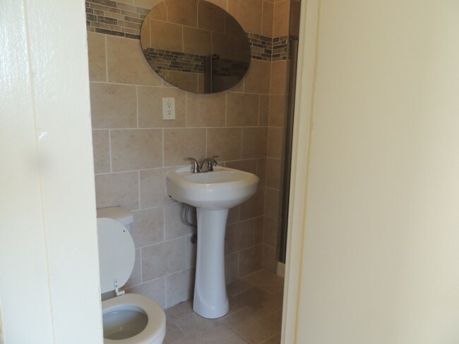 Building Photo - 532 21st St