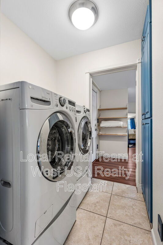 Building Photo - 1720 N Doral Way