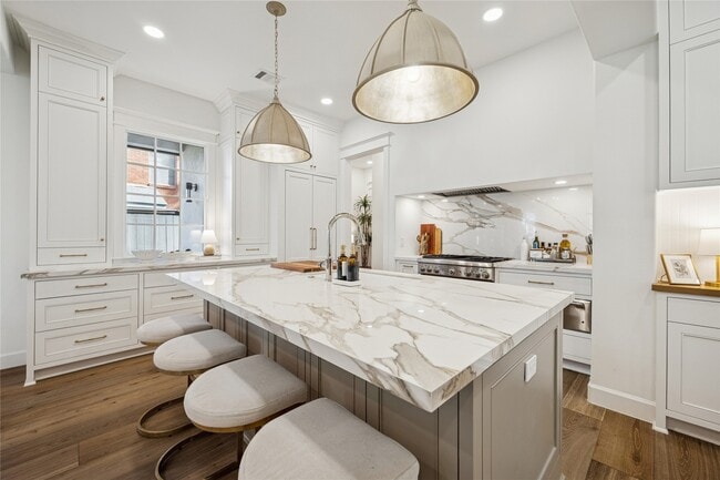 Building Photo - 2031 Sheridan St