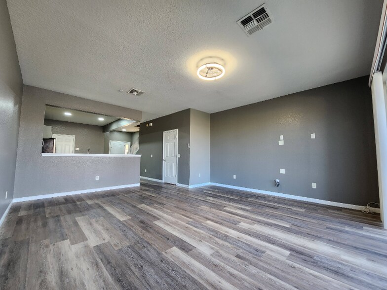 Building Photo - 4962 SW 45th Cir