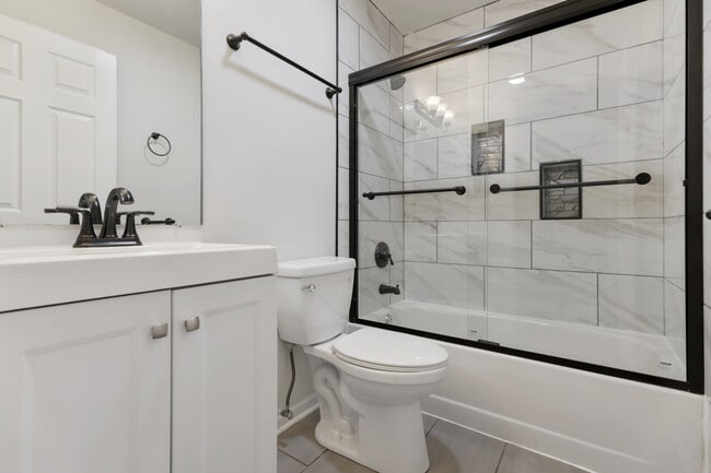 Building Photo - 8 Gant Cir