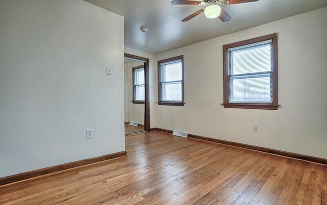 Building Photo - 917 E Fulton St