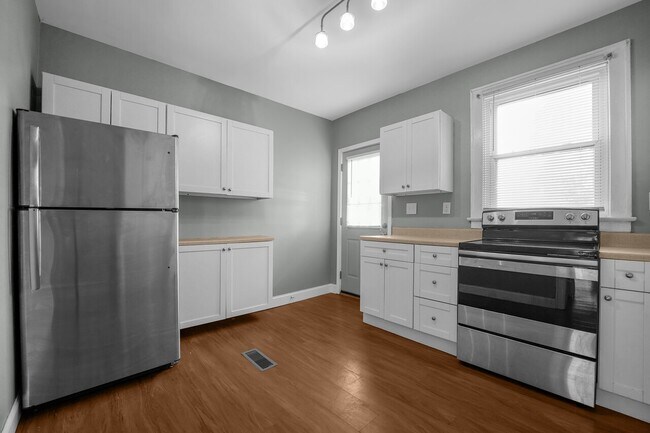 Building Photo - Hudson St