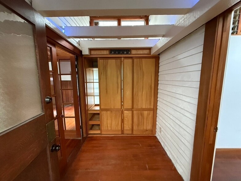 Building Photo - Hidden Garden Retreat – A One-Bedroom Oasis in the Heart of Venice