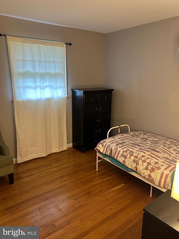 Building Photo - 10710 Tyrone Dr