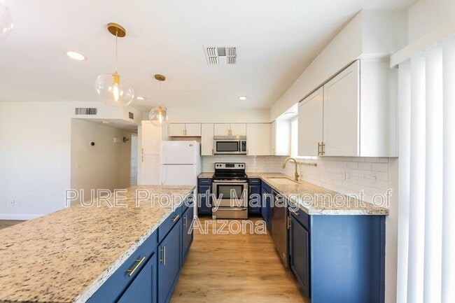 Building Photo - 333 E Cullumber Ave