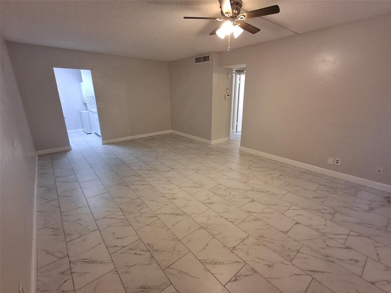 Primary Photo - 10826 Royal Palm Blvd