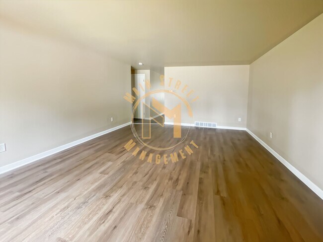 Building Photo - CENTRAL AIR! 2 Bed 1 Bath Ranch Duplex