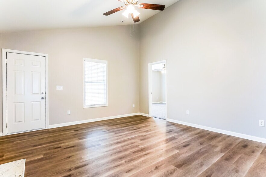 Building Photo - 4009 Scofield Dr