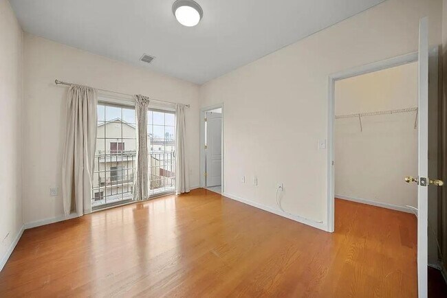 Building Photo - 41 Wright Ave