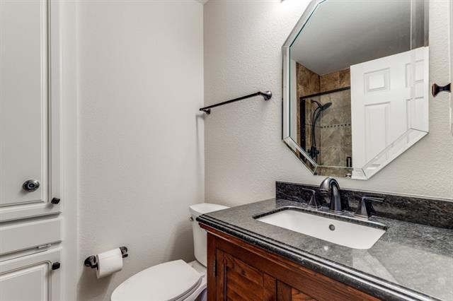 Building Photo - 8904 Lakewood Dr