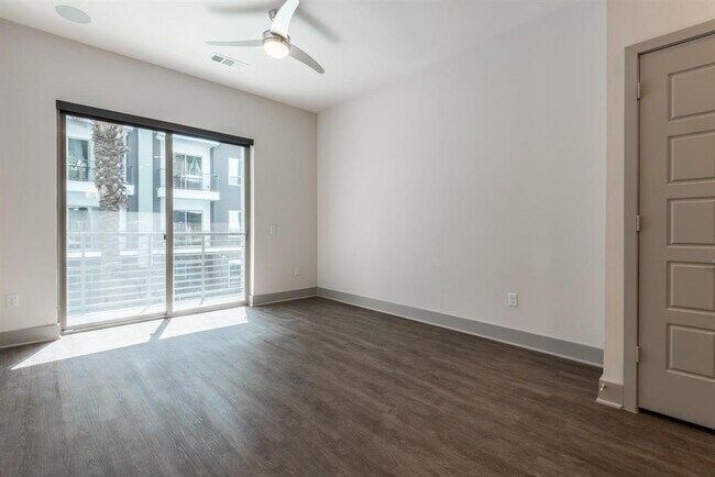 Building Photo - 299 W Gray St