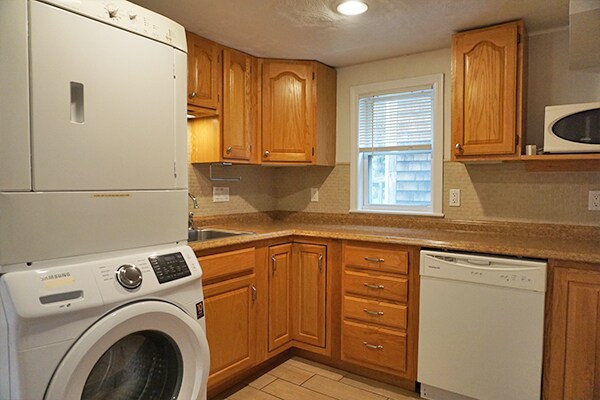 Primary Photo - 24 Lambert St