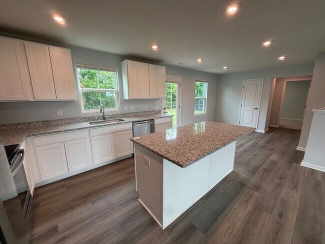 Building Photo - Like-New 4BR Home in Christiana | Open Floor Plan + Large Backyard!
