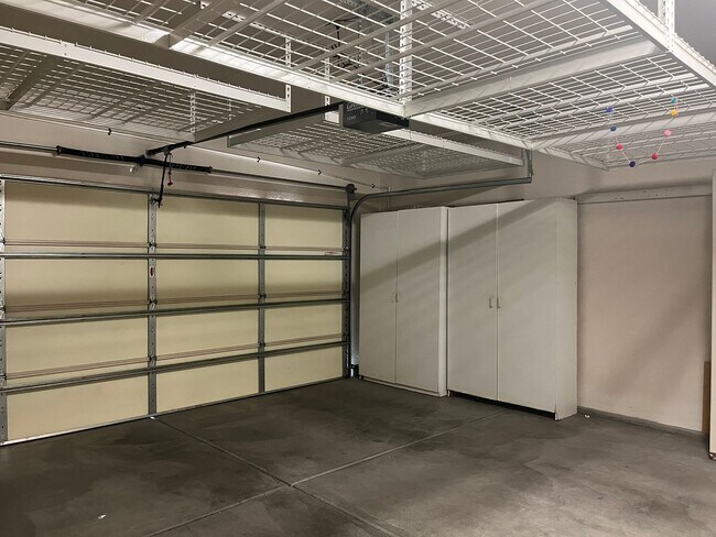 Building Photo - 3 bedroom 2 bathroom Home available in 55+...