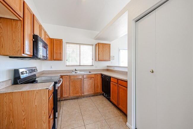 Building Photo - 1850 N 84th Ln