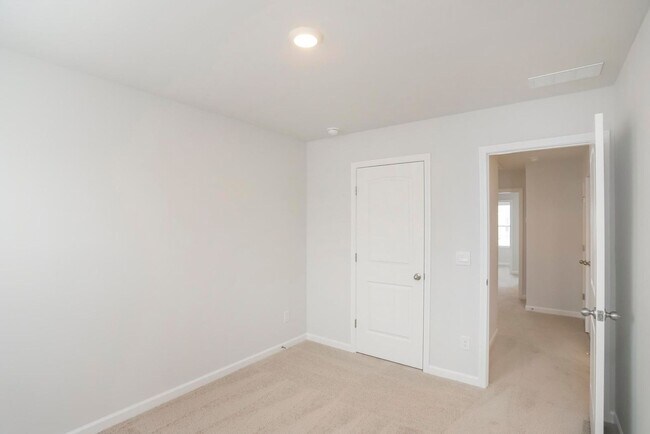 Building Photo - 250 Hazel Ln